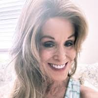 Bonnie Boswell's Instagram, Twitter & Facebook