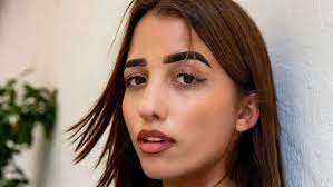 Aggódnak a rajongók Schóbert Lara párkapcsolata miatt: hol vannak a közös  képek?