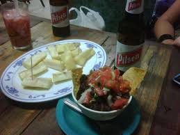 El consumo de yuca se ha relacionado con el bocio y trastornos por carencia de yodo (véase el capítulo 14). Costa Rican Cuisine Crash Course Cerveza Pilsen Yuca Frit Flickr