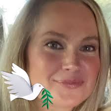 Emily Henderson brought the couch of her dreams to life, plus six more  seating options. https://trib.al/vfy9NUf