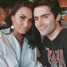 Demetria devonne lovato was born on august 20, 1992, in albuquerque, new mexico, to former dallas cowboys cheerleader dianna de la garza (née lee smith) and engineer and musician patrick martin lovato. Fans Think Demi Lovato Referenced Ex Fiance Max Ehrich On New Album E Online Deutschland