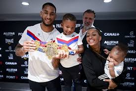 Parents d'ali, né le 2 août 2017, estelle mossely et tony yoka, mariés depuis janvier 2018, avaient révélé en octobre dernier attendre un autre enfant. Tony Yoka Et Estelle Mossely Unis Avec Leurs Fils Ali Et Magomed