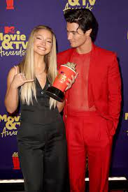 Madelyn renee cline (born december 21, 1997) is an american actress. See Madelyn Cline S Mtv Movie Tv Awards Versace Dress Popsugar Fashion