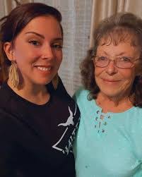 Amanda Vaught's Instagram, Twitter & Facebook