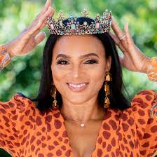 Renee Hatter's Instagram, Twitter & Facebook