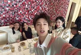 岳雨婷巴黎时装周翻车：短剧顶流自费蹭秀遭冷处理，时尚圈门槛有 ...