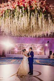 2020 Wedding Floral Trends Discovering Orlando Wedding Planners Just Marry Orlando Wedding Planner Wedding Trends Orlando Wedding