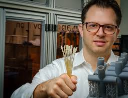 Extraordinary people, extraordinary times