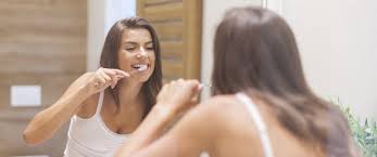 En attendant ce moment fatidique, il existe certaines combines pour calmer la douleur, qui est souvent insupportable. 3 Produits Naturels Pour Preparer Un Bain De Bouche Maison Sante Magazine