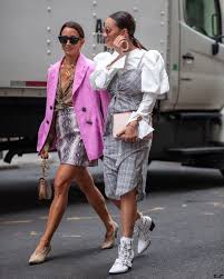 Looking For The Best Fashion Tips As Usual Trendzine Brings You The Best In The Mid Century Fashion World Fro Fashion Fashion Week Fashion Week Street Style