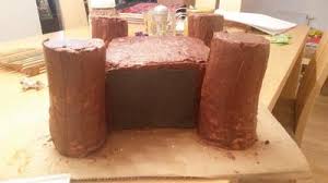 2 spielunterlagen, je 75 x 34 cm, und 2 burgelementen. Ritterburgkuchen