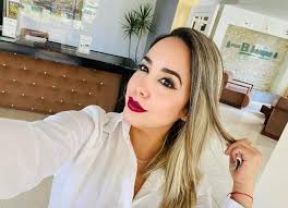 Miren quien llego a Estados Unidos por CBP1. Me informan desde Holguín que  Lorena Mider García Regalado la ex fiscal de la Provincia ya está en los  EEUU. Esta es una comunista