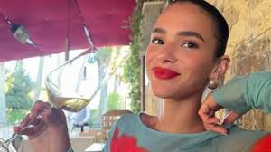 CRYSTAL: UMA JÓIA DE CLAUDIA ALENCAR