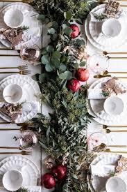 21 Simple Beautiful Christmas Table Decoration Ideas Simple Beautiful Christmas Christmas Table Settings Christmas Table Decorations Christmas Decorations