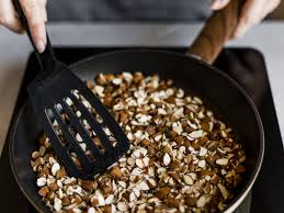 Mandelparfait Einfach Selber Machen Die Besten Backrezepte Mit Gelinggarantie Rezept Rezepte Lebensmittel Essen Mandeln Rosten