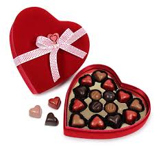 Boite De Chocolats Rouge En Forme De Cœur Garnie De 15 Chocolats Pralines Croustillants Ideal En Cadeau D Chocolat Chocolat Saint Valentin Coffret Chocolat