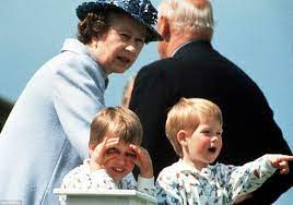 Na cerimônia da coroação da mulher, transmitida ao vivo. 4 Vezes Em Que Quisemos Ser Netas Da Rainha Elizabeth Ii Principe William E Kate Elizabeth Ii Rainha Elizabeth