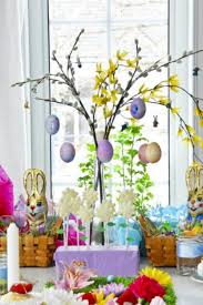 Then punctuate these soft colors with a flower arrangement of white tulips. 105 Diy Easter Decorations You Can Make Yourself Diy Crafts