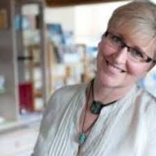 Nina Gregory's Instagram, Twitter & Facebook