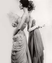 عارضات الأزياء المسائية لسوق هاربر الخمسينيات الصورة بواسطة توم بالومبو eveninggownmodelsimag fashion photography irving penn vintage fashion photography