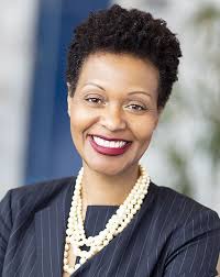 Aisha is rich in glamour, has a certain class of its own on a brighter note aisha has a refreshing first half and that's because of some brilliant performances by its supporting cast which mostly has. Tuck School Of Business Alumni Stories Aisha Barry
