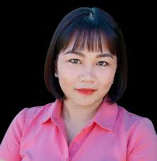 How observant of you! How many cats do you see here? 😅😅