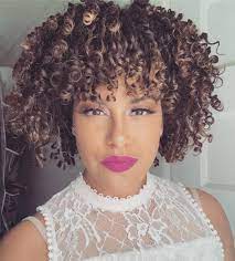 Lightened Tips Of Short Curly Hair 2020 Hair Haircut Haitstyle Haircuts Haitstyles Women Womens Curly Hair Styles Medium Curly Hair Styles Hair Styles