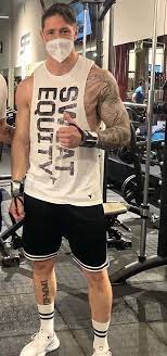 When nando was eight years old he met his girlfriend olalla during those summer spent at the seaside town of estorde, galicia, north west spain where both families visited for summer. Fernando Torres Shows Off Body Transformation As Ex Chelsea And Liverpool Star Poses In Hench Gym Photo