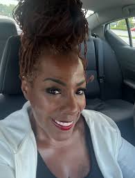 Hey y'all!! Has anyone had dental implants recently? My dentist just  retired, and her replacement seems good, but who knows. He just quoted me  $8,950 for two implants (that I didn't even