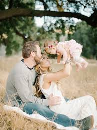 Mariel Hannah Photo Flower Crowns Family Cute Family Photos Family Photos With Baby Fall Family Photos