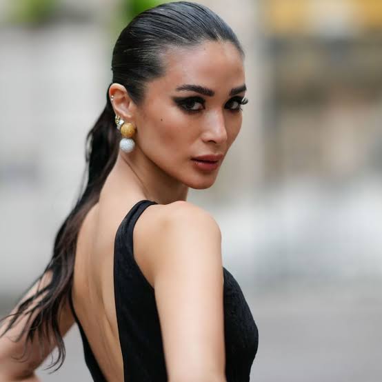 14 Slicked-Back Ponytail Ideas for Your Next Night Out | Marie Claire