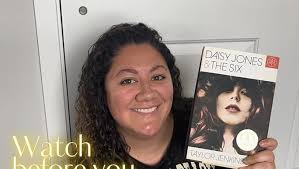 Daisy Jones & The Six: Reese's Book Club: A Novel: Reid, Taylor Jenkins:  9781524798628: Amazon.com: Books