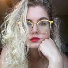 Emily Hunt's Instagram, Twitter & Facebook