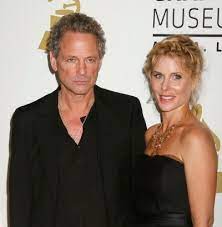 Lindsey buckingham wife buckingham nicks john mcvie stephanie lynn best guitar players stevie nicks fleetwood mac new wife going insane download this stock image: Lindsey Buckingham Ehefrau Vermogen Grosse Tattoo Herkunft 2021 Taddlr