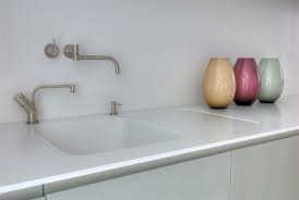 Plan De Travail Resine Couleur Cuisine Blanche Kuche Naturstein Arbeitsplatte Kuche Arbeitsplatte