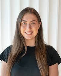 Kara Rowe's Instagram, Twitter & Facebook