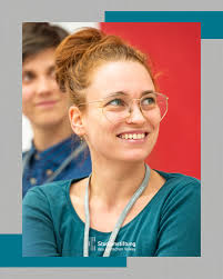 Sina Wensing hat an einer Politiksimulation zur EU-Klimapolitik  teilgenommen 🇪🇺🌱 Dabei lernte sie in ihrer Rolle als Medienvertreterin  nicht nur viel über den Gesetzgebungsprozess in der EU, sondern auf ihrer  ersten Veranstaltung