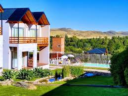 Sierra de la ventana is a small town in the district of tornquist, in the southwest of the province of buenos aires. Posada Y Spa Las Golondrinas Sierra De La Ventana Updated 2021 Prices