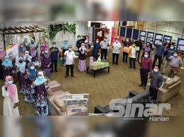 Biru tua membawa maksud kematangan sebuah institusi pengajian tinggi yang. Uitm Jengka Sumbang Peralatan Pencegahan Covid 19