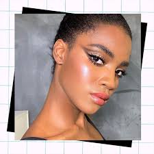 An ivory shimmer on the brow bone, champagne in the crease. 40 Makeup Ideas To Wear With A Black Dress