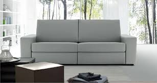 Non è infatti un caso che tutti coloro che acquistano un simile complemento d'arredo si dicano poi sempre soddisfatti e consiglino quindi i divani 2 posti economici per la capacità che hanno di creare uno spazio estremamente accogliente per il. Divano Due Posti Comfort Compatto