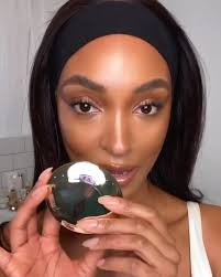 Bejewel your lips in Pillow Talk...