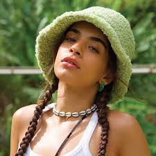 When did Caro Caxi start making music?