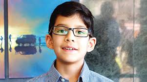 Niños que juegan con su pasión por las artes