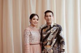 Kasus sidang perceraian nindy ayunda dan askara parasady harsono nampaknya belum berakhir. Mendadak Beda Sikap Mantan Art Nindy Ayunda Saya Bohong Karena Tertekan Matamata Com