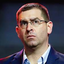 Criticizing umpire call at home plate