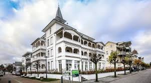 Das haus liegt ruhig an der strandpromenade des seebades heringsdort im ortsteil ahlbeck beim ostender tor. Villa Seeblick Strandvillen Exklusiv