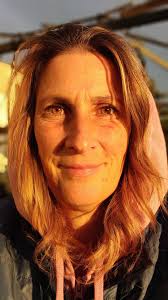 Focalisation sur le centre du Soi)** **LIGHT FREE ME** **LIGHT, free me !  (3×)** **LIGHT commands, LIGHT commands,** **LIGHT commands, commands,  commands !** **LIGHT demands, LIGHT demands,** **LIGHT demands, demands,  demands, demands !** **