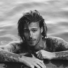 The modern day mens surfer hairstyles has many layers, the front hair can be tucked behind the ears, and the back portion touches the shoulder. Surfer Hair For Men 20 Cool Beach Men S Hairstyles 2021 Guide