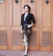 Modern kebaya brokat apk content rating is everyone and can be downloaded and installed on android devices supporting 14 api and above. 900 Kebaya Baju Kurung Ideas Baju Kurung Fashion Dresses
